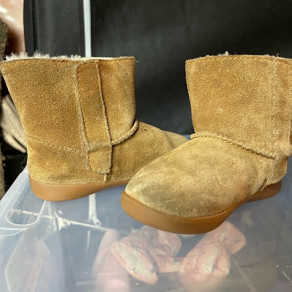 Toddler Size 7 UGG KEELAN - Classic Chestnut Color - Picture 4 of 4